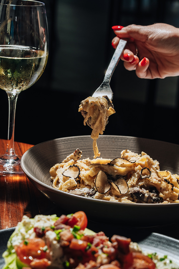 Mushroom & truffle tagliatelle with white wine